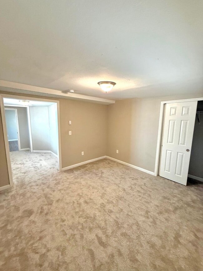 Building Photo - Charming 2-Bed, 1-Bath White Center Home
