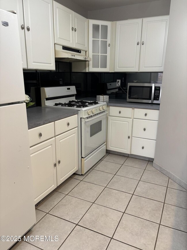 Building Photo - 481 Hawthorne Pl