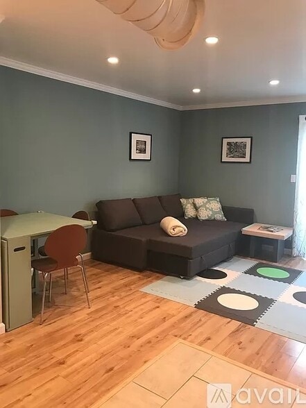 Building Photo - 827 Villa Ave