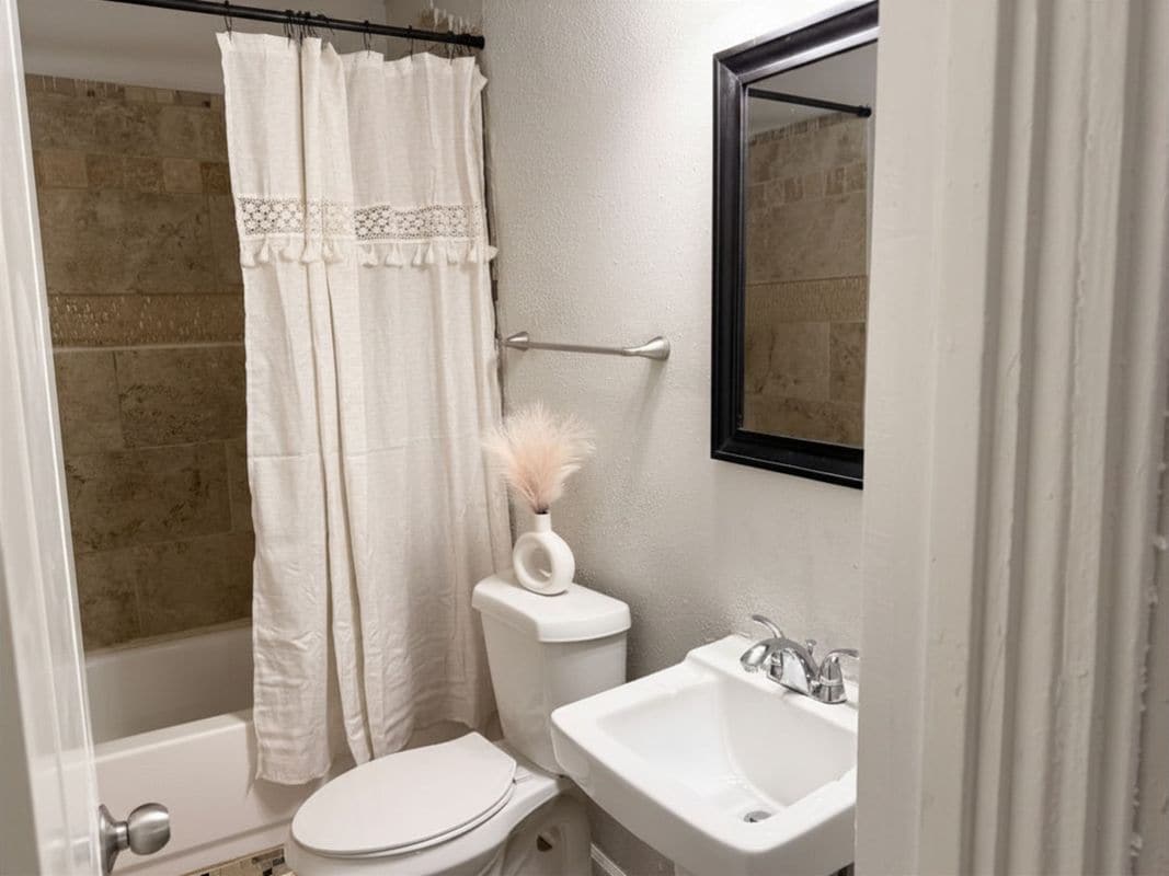 Building Photo - 5222 Northridge Dr