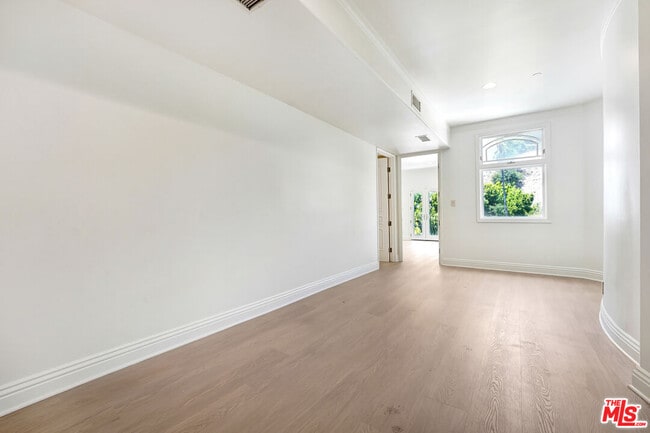 Building Photo - 4156 Sunswept Dr