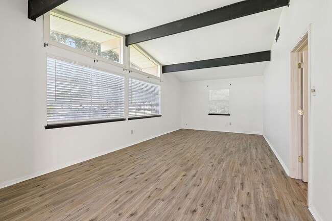 Building Photo - Cozy Oasis in Metairie: Your Dream Home Awaits!