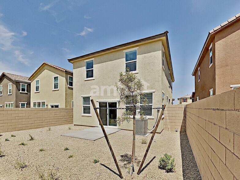 Building Photo - 5825 Petronius St
