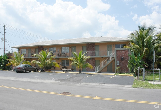 Building Photo - Palm Breeze Luxury Suites