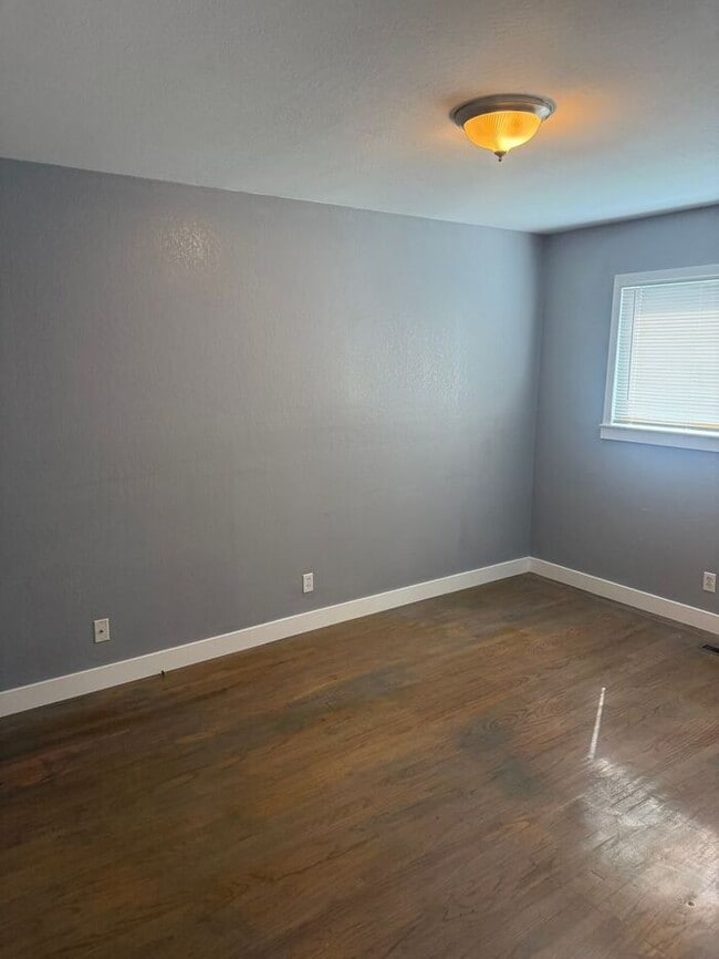 Building Photo - Charming 3 bedroom 2 bath home