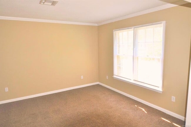 Building Photo - 2737 S Wallace Dr