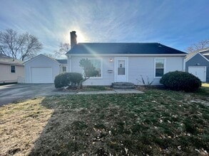 Building Photo - Stunning 4 Bedroom 2 Bathroom Home in Rich...