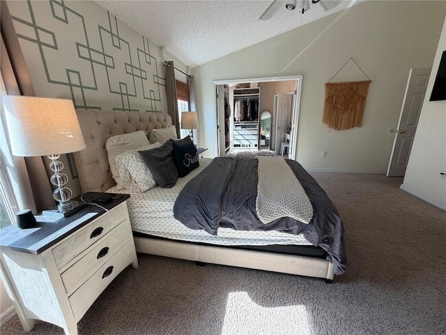 Building Photo - 723 Lady Diana Dr