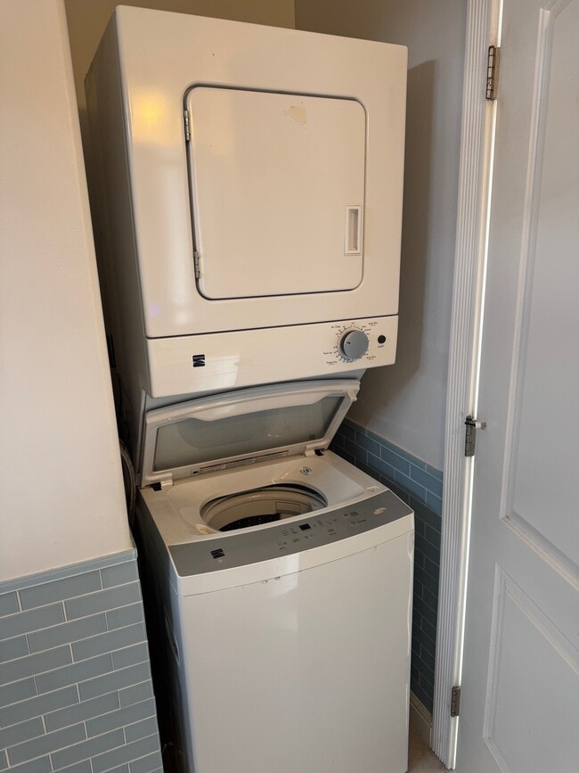 Building Photo - 4470 Swift Ave