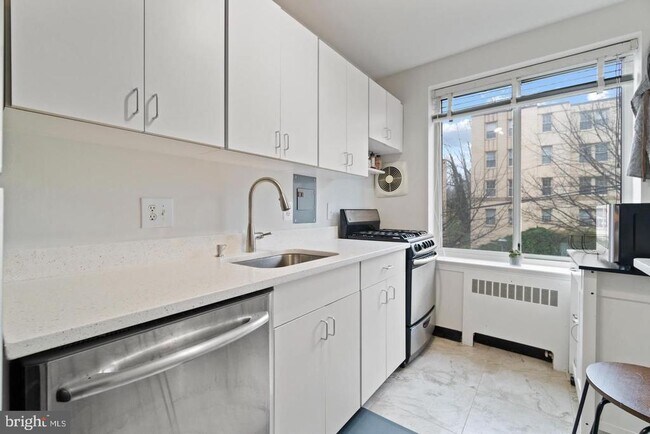 Building Photo - 4100 W St NW