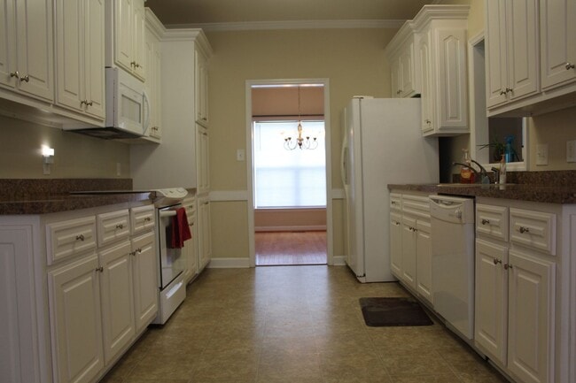 Building Photo - 205 Stillwater Creek Dr