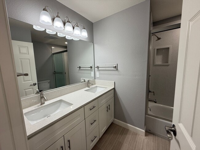Building Photo - Newly remodeled 3 bedroom in the heart of ...