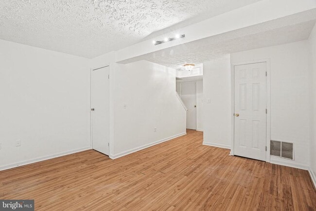 Building Photo - 3525 Laurel View Ct