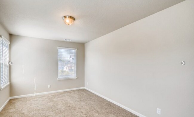 Building Photo - LOVELY 4-BEDROOM TOWNHOUSE IN WALKABLE SW LONGMONT NEIGHBORHOOD