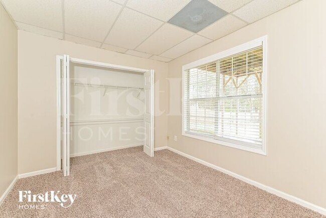 Building Photo - 3496 Heathervale Way SW