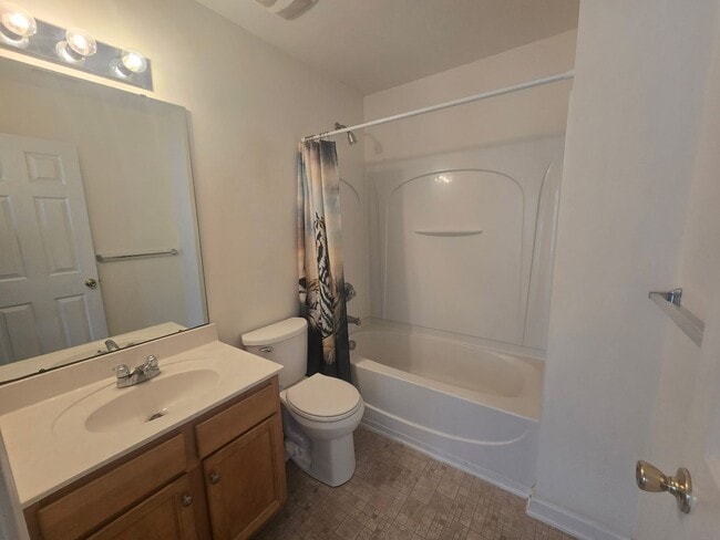 Building Photo - Welcome to this charming townhome in desirable Brambleton!