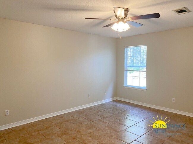 Building Photo - Stunning 4 Bedroom Home in Holley By The Sea