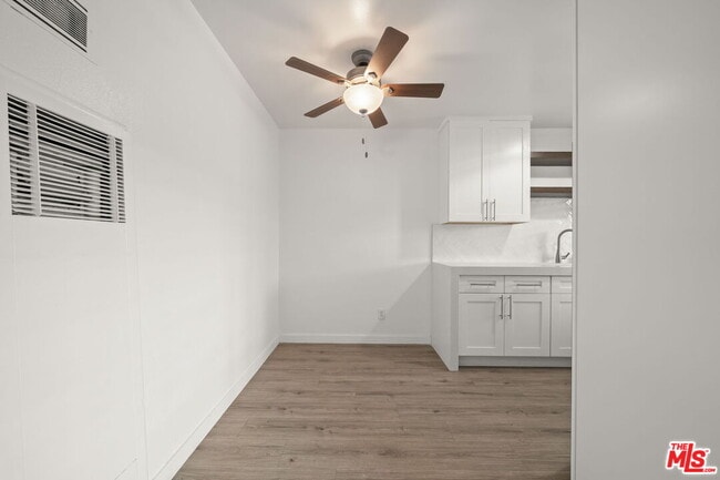 Building Photo - 1310 W Valencia Dr