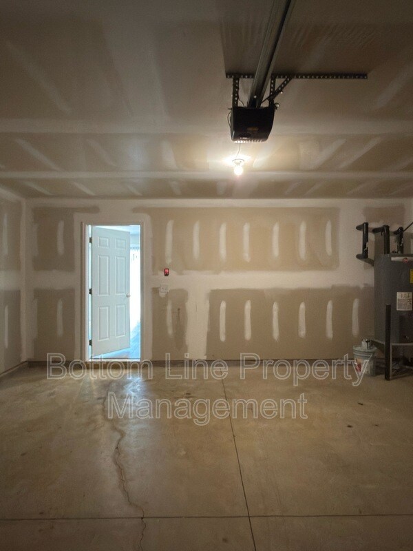 Building Photo - 1035 Pepper Ln