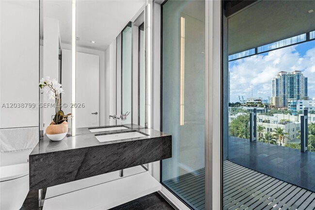Building Photo - 120 Ocean 700