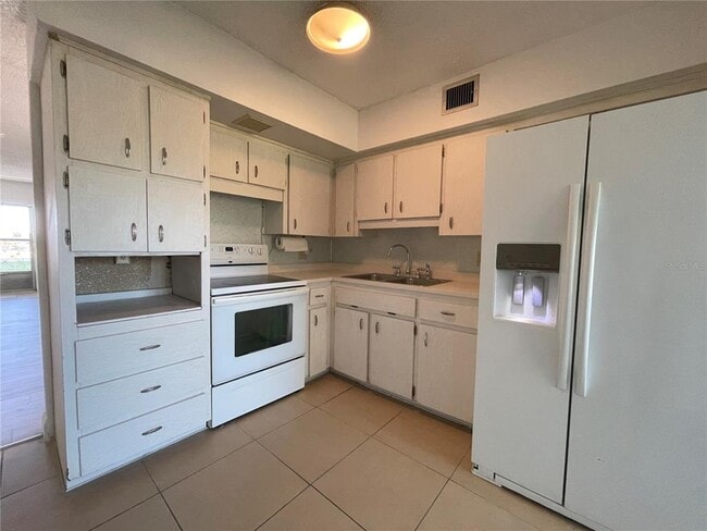 Building Photo - 2359 Finlandia Ln