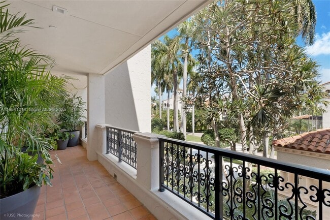 Building Photo - 4822 Fisher Island Dr