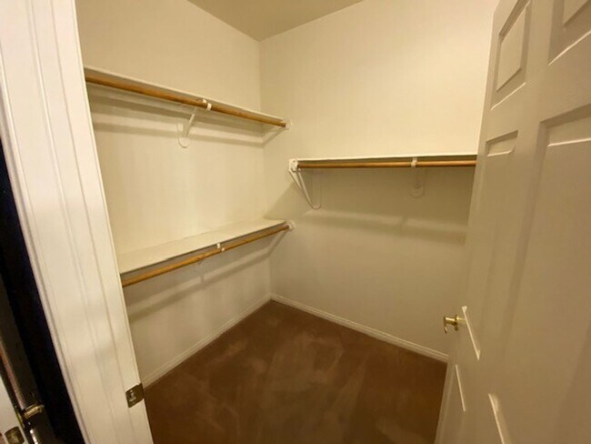 Building Photo - 3327 Erva St