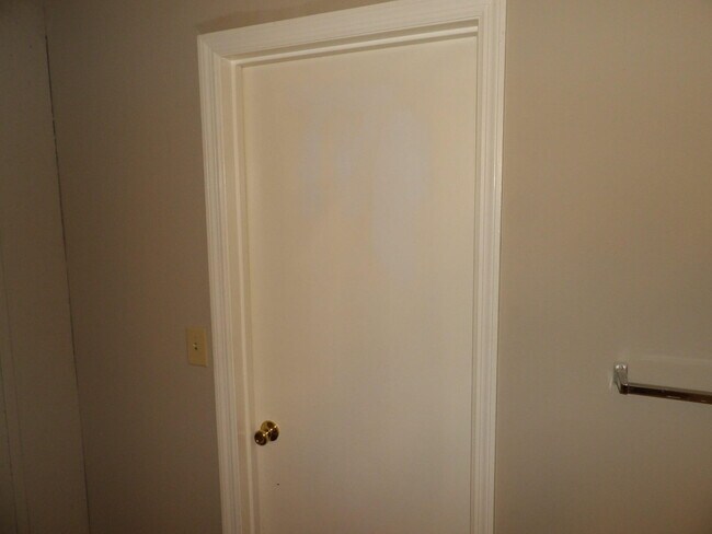 Building Photo - 65 Ashwood Ct