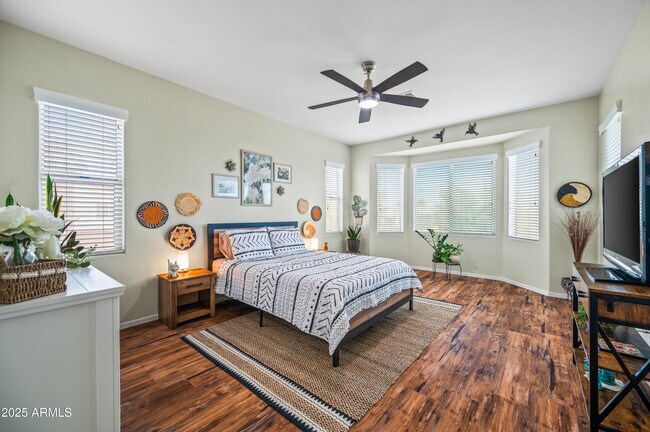 Building Photo - 42774 W Darter Dr