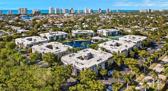 Building Photo - 788 Park Shore Dr