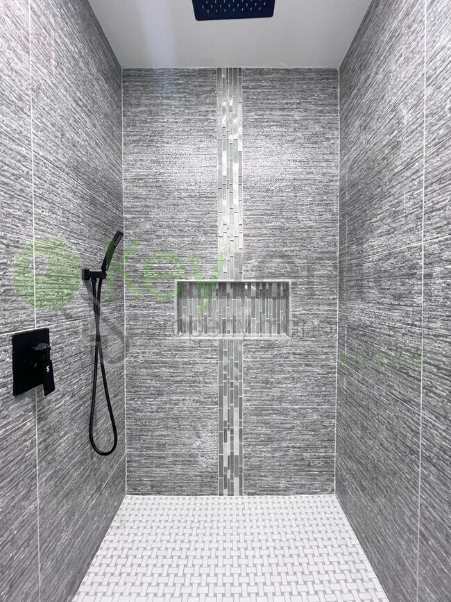 Building Photo - Stunning 3- bed/ 2.5 upgraded luxury townhome in Pharr at a Reduced Price