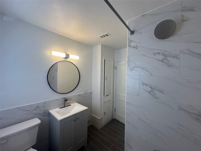 Building Photo - 3444 Blodgett St
