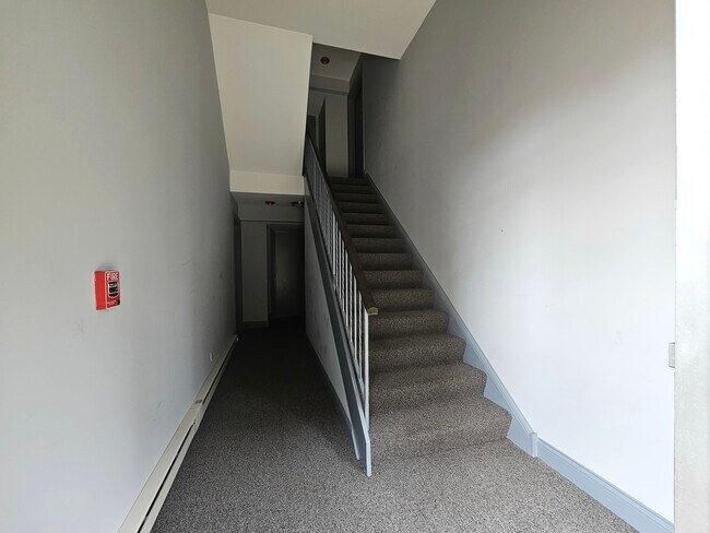 Building Photo - 7121 Laverne Ln