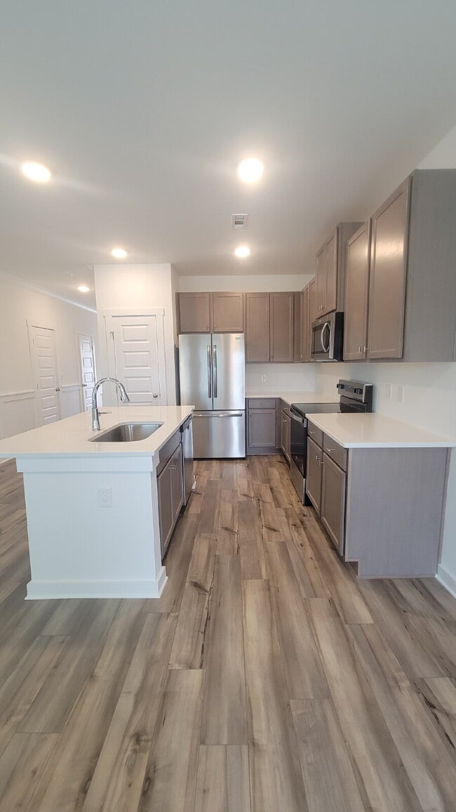 Building Photo - 7580 Discovery Pt Dr NW