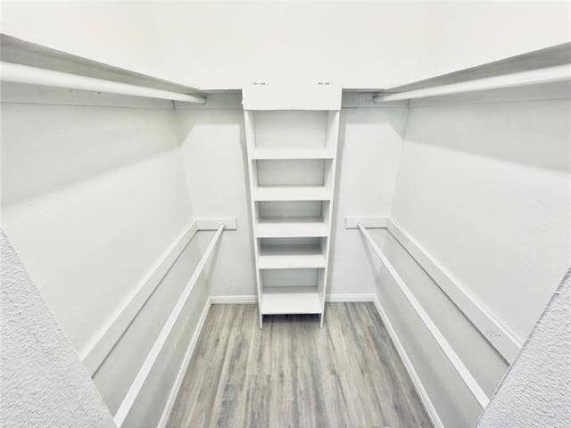 Building Photo - 1615 Fairfield Cir