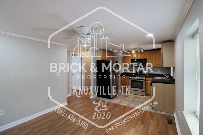 Building Photo - 116 S Maple St