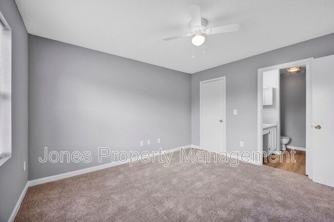 Building Photo - 301 Country Club Dr NE