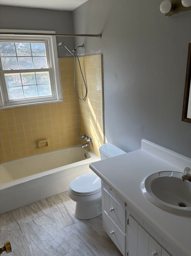 Building Photo - FENCED IN YARD AND LARGE DETACHED TWO CAR GARAGE LOCATED IN THE DESIRED TRAVELERS REST!!!