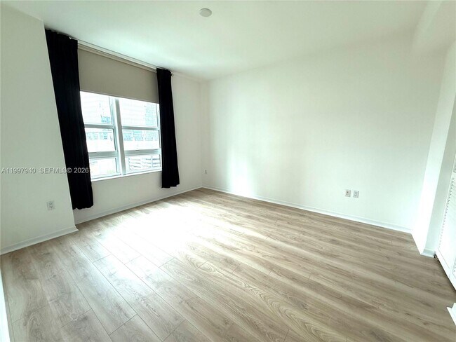 Building Photo - 951 Brickell Ave