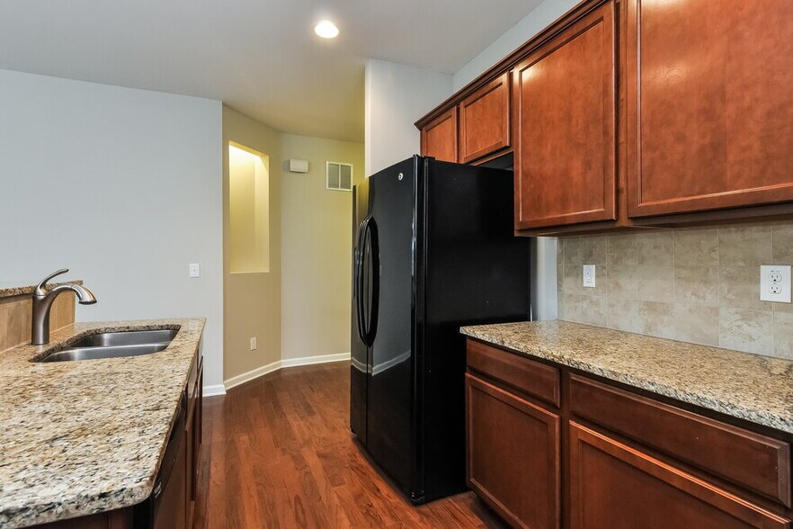 Building Photo - 48 Ashby Dr