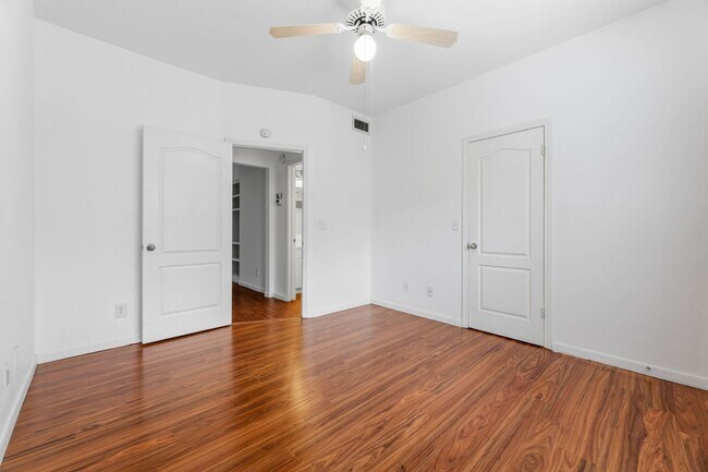 Building Photo - Amazing 1 bedroom, 1 bathroom Condo in Montevista!