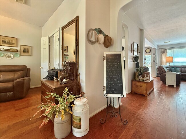 Building Photo - 176 S Holly Laurel Cir