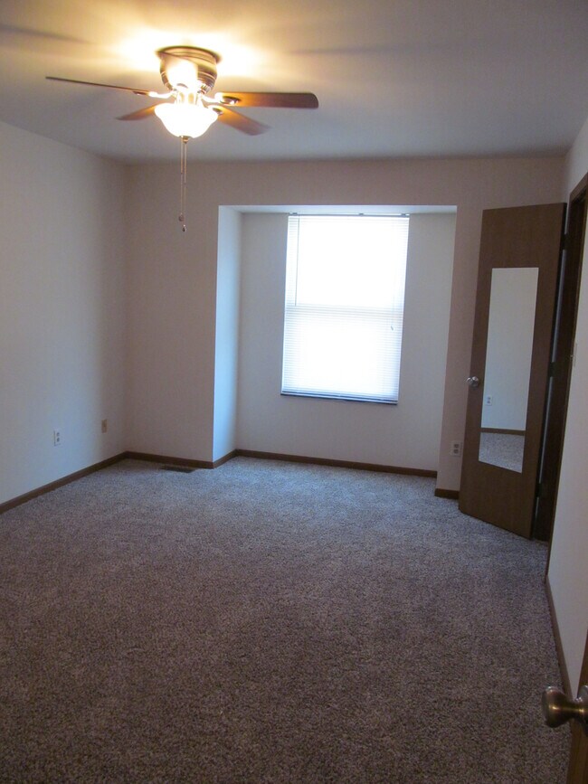 Building Photo - 1489 Dartmouth Dr