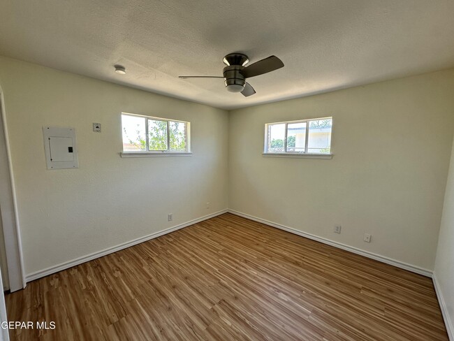Building Photo - 10336 Windsor Dr