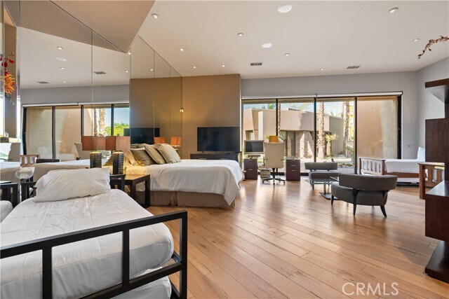 Building Photo - 68 Royal St Georges Way