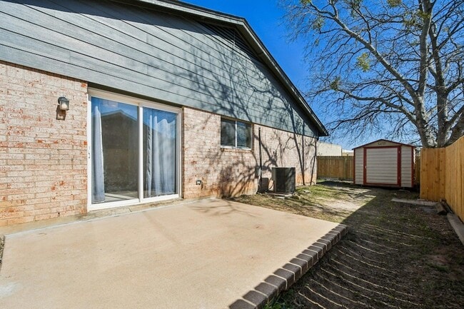 Building Photo - 9413 Quail Meadow Dr