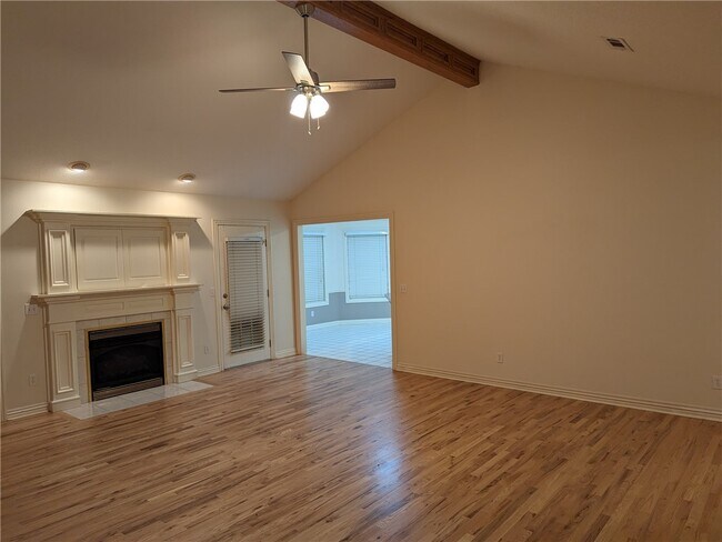 Building Photo - 2030 N Hailey Dr