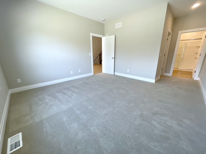 First Floor Primary Bedroom w/ Ensuite Bath - 4286 Tisbury Ln