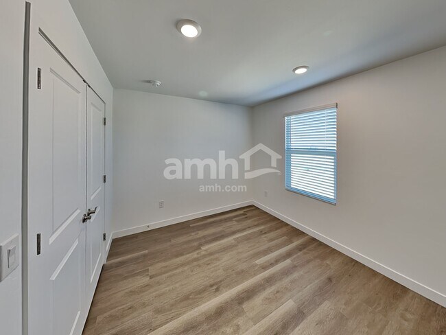 Building Photo - 9562 E Friedel Dr
