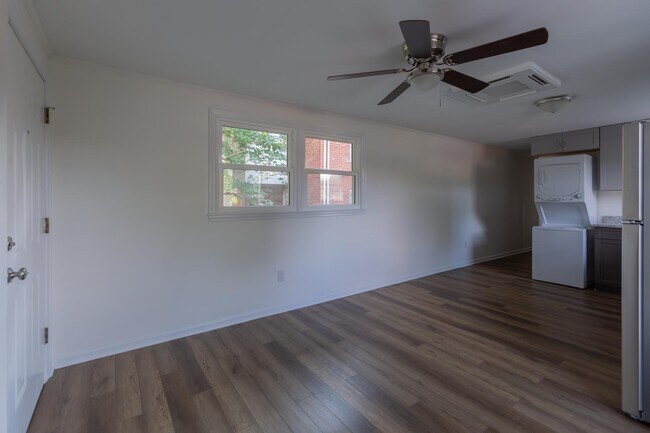 Building Photo - 201 Holly Dr